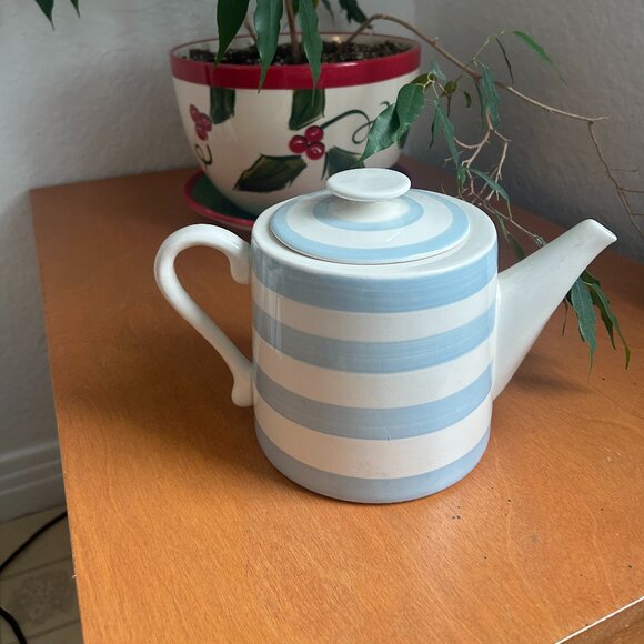Gluckstein Home Teapot 6 cups Blue and White Stripe Hampton Villa Charlotte - Picture 1 of 4